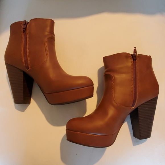 Boots - Picture 3 of 4